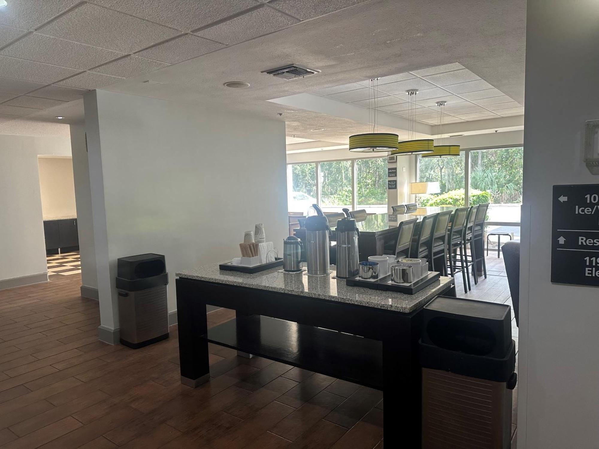 Spark By Hilton Tampa Brandon エクステリア 写真